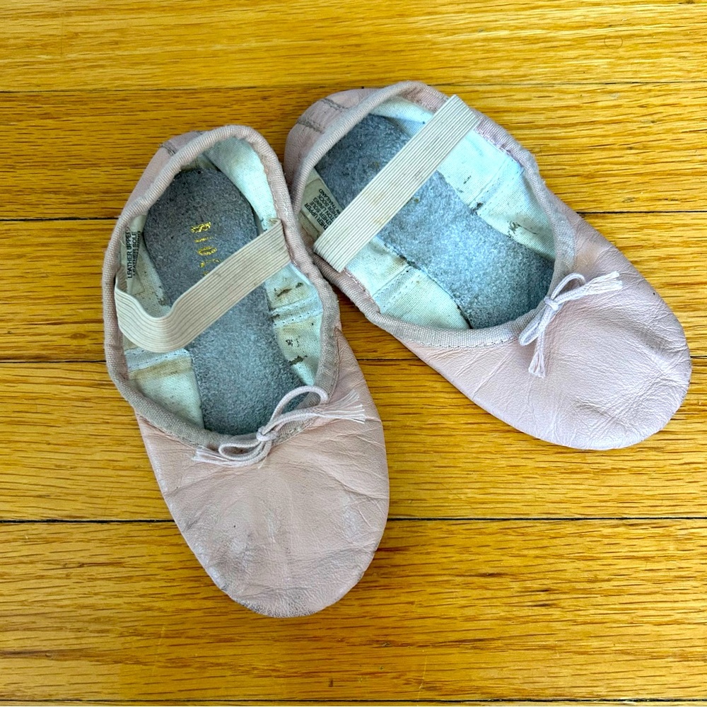 Pink Ballet Slippers with Bow by Bloch in size kids 11